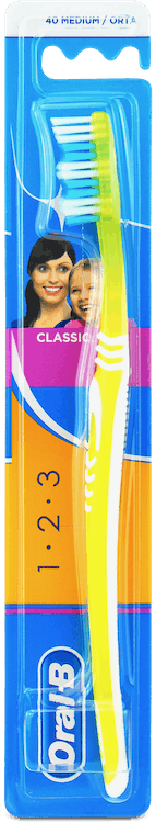 Oral-B Toothbrush Classic Medium