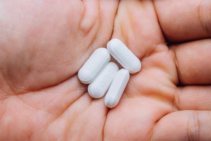 Remediene Forte tablets in a hand