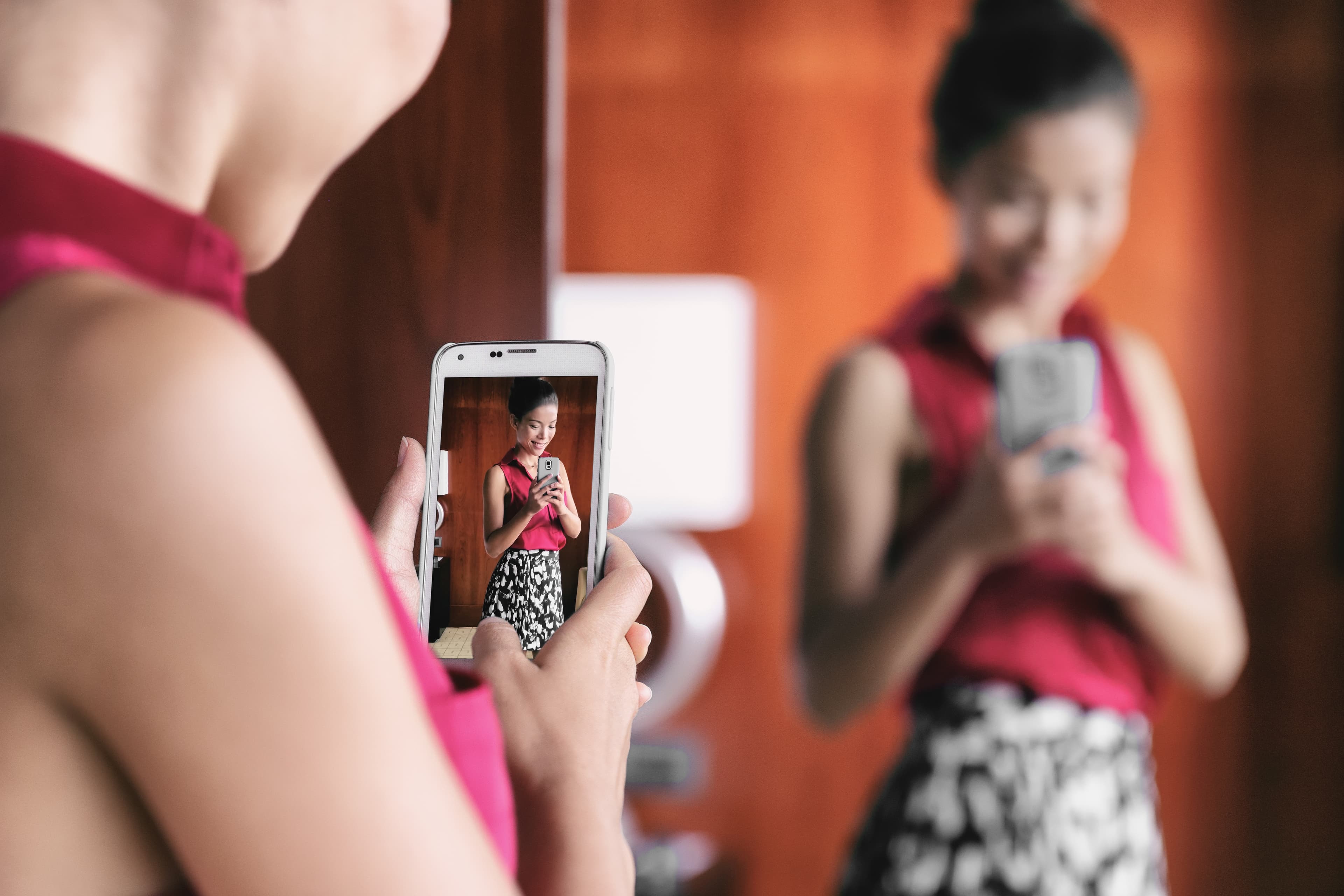 A lady talking a selfie on her mobile phone