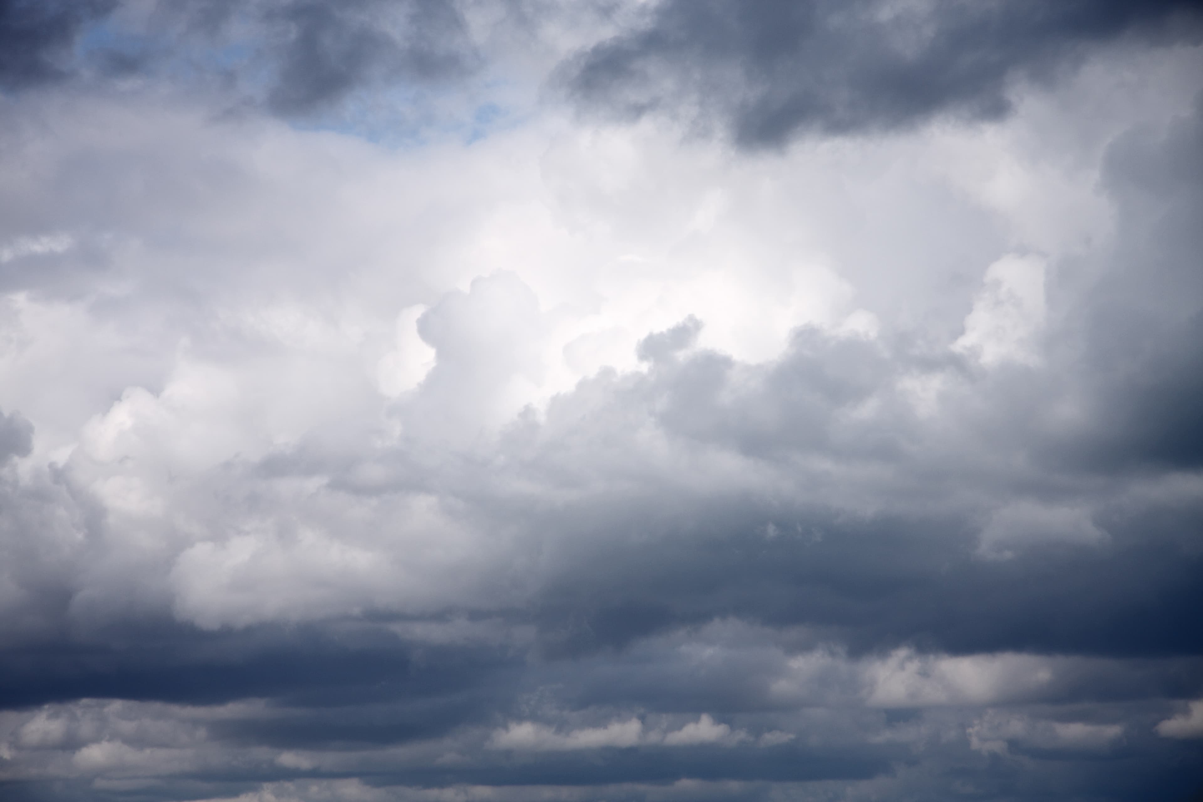 A sky full of grey clouds